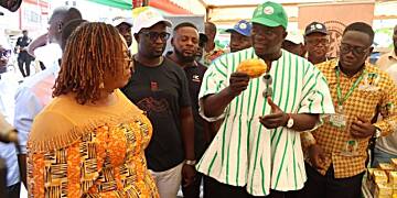 Food prices drop, but consumers still overpaying due to middlemen – Agric Minister