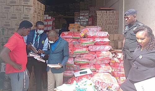 GRA summons companies over VAT breaches A swoop by the Ghana Revenue Authority (GRA) Accra South Compliance and Enforcement Team and the police has led to the arrest of a woman behind the operation of a chain of supermarkets and a warehouse in the Teshie area for Value Added Tax (VAT) infractions. The task forces have also summoned the owner of an iron rod company for a similar offence. The woman, whose identity has been withheld, was arrested on Wednesday, December 13, 2023, when the team visited three of her shops and later went to a warehouse of the company located at Teshie in the Ledzokuku-Krowor Municipal District in the Greater Accra Region. The Manager of a dealer in iron rods and other steel products at Spintex also in the Ledzokuku-Krowor Municipal District in the Greater Accra Region, was also invited to the head office of the GRA for allegedly not registering and failing to issue VAT to his patrons. The activities of the two companies were earlier identified by officials of the GRA in an undercover test purchasing exercise aimed at finding out the level of compliance by businesses. As required by law, all suppliers of taxable items, goods or services are to issue VAT invoices while patrons of such goods are also required to obtain VAT invoices for goods they buy. The computers, supplies invoices and records books of the companies were retrieved by the team for audit purposes while the shops were closed due to their nonconformity to issue the commissioner’s invoice. Briefing journalists after the operation, the Head of Enforcement and Debt Management for the Accra South Area of the GRA, John Yaw Buabeng, said the authority would conduct pre-emptive assessments and take legal actions to prosecute the business owners if they were found culpable. He said the companies would be charged under section 58 of the VAT Act 870 for non-issuance of VAT invoices and “the appropriate sanctions will be applied.” The punishment for infractions such as non-issuance of VAT invoices as provided under the VAT Act included a fine of not more than one hundred penalty units or a term of imprisonment of not more than six months, or both, in addition to a payment of penalty of an amount of not more than GH¢50,000 or three times the amount of tax involved. A penalty unit is GH¢12. “When we did the text purchase from the businesses, they did not issue the commissioner’s VAT invoice. By the brisk nature of their business, they should have a computer-generated invoice. We found that they do highly selective issuance of invoices and even that they had to call for approval.”