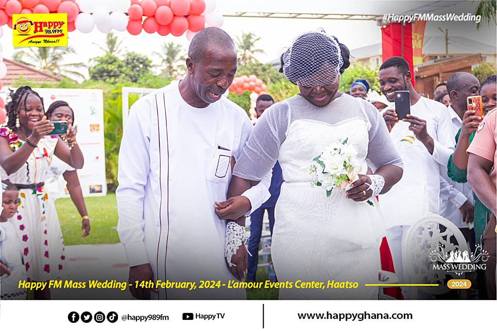 GMABC's Papa Nico seals love story at Happy FM Valentine Mass Wedding