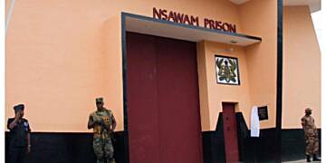 CCTV footage reveals prison officers assisting a Chinese prisoner escape