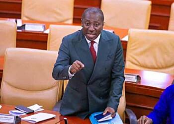 Minority leader apologizes for vetting chaos in Parliament