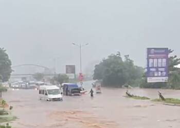 Watch: Airport - Legon road flooding; route declared unsafe