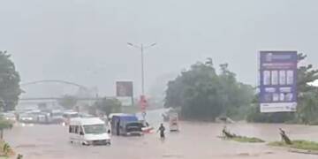 Watch: Airport - Legon road flooding; route declared unsafe