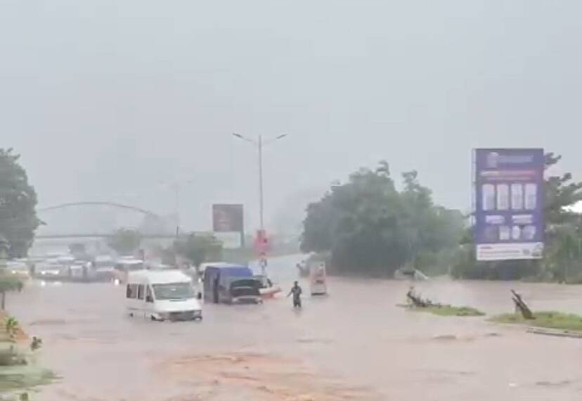Watch: Airport - Legon road flooding; route declared unsafe
