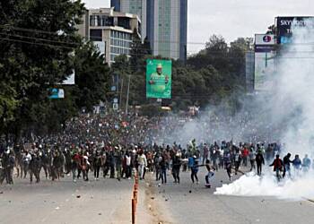 Kenya: Protesters shot, parliament on fire