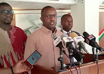 Minority questions government over blackouts in parliament