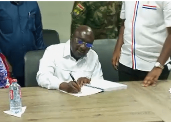 Bawumia submits nomination documents at EC headquarters