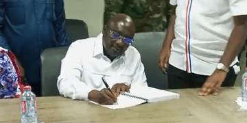 Bawumia submits nomination documents at EC headquarters