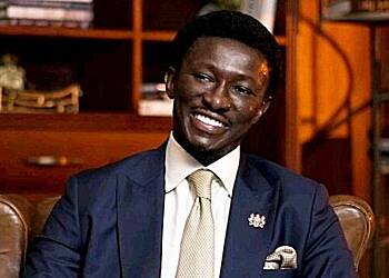 Kantamanto fire outbreak- Cheddar promises to rebuild kantamanto market as he presents GHC 50,000 as token.