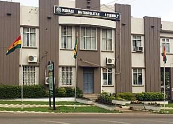 Kumasi Metropolitan Assembly summons woman for dumping refuse into a "gutter" at Adum market