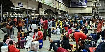 India evacuates hundreds of thousands, shuts down schools as Tropical Storm Dana nears