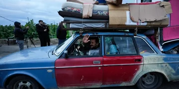Thousands of displaced Lebanese return to south following ceasefire