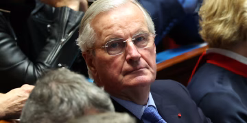 France lawmakers reach final talks on ousting Barnier's government
