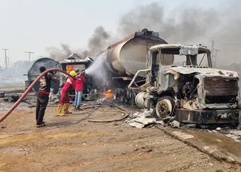 Nigeria: At least 18 dead in gasoline tanker explosion