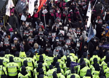 South Korean presidential guards prevent arrest of impeached Yoon after tensed stand-off