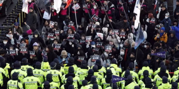 South Korean presidential guards prevent arrest of impeached Yoon after tensed stand-off