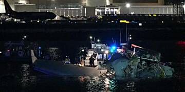 Plane crashes in Washington DC; 19 bodies recovered