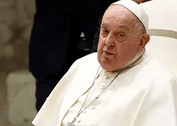 Pope Francis to extend hospital stay as he fights respiratory infection
