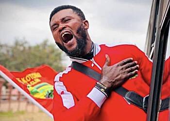 VIDEO: Asante Kotoko Fan stabbed to death during Nsoatreman violent clash