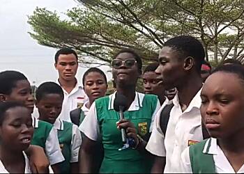 Odorgonno SHS students hit the street over malfunctioning traffic lights on Awoshie-Anyaa road