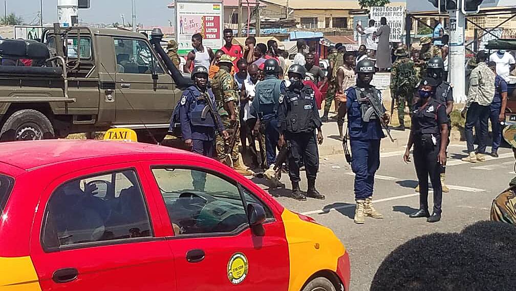 Faulty traffic light on Awoshie-Anyaa road Police deployed to ensure free flow of vehicles and ensure safety