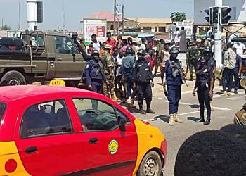 Faulty traffic light on Awoshie-Anyaa road Police deployed to ensure free flow of vehicles and ensure safety
