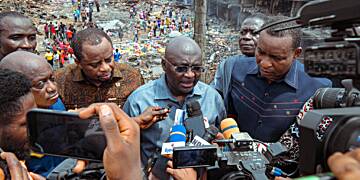 Bawumia-visits-Adum-Fire-victims-donates-200k-cedis