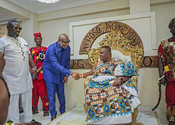 COCOBOD Chief Executive confers with Gbese Mantse as part of stakeholder consultation to building