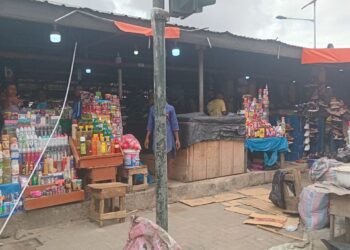 Awutu senya East Municipality Officials dismantle Traders canopy covering Kasoa Traffic Light