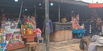 Awutu senya East Municipality Officials dismantle Traders canopy covering Kasoa Traffic Light