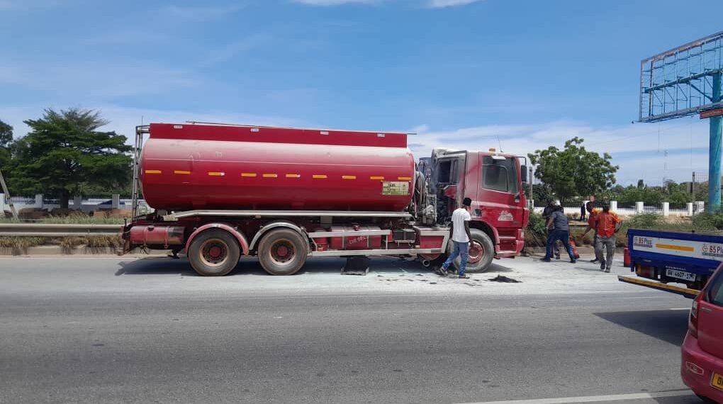 WATCH: Brave fuel attendants save the day as fuel tanker catches fire