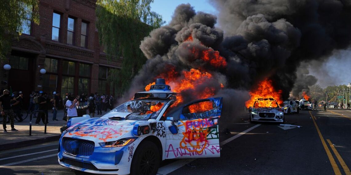 Los Angeles immigrant protests: Police launch lethal resistance as protestors intensify