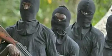 SEVEN ARMED ROBBERS ESCAPE AFTER ROBBING COMMUTERS OF 1.7 MILLION CFA, JEWELRY, AND PHONES AT GOMOA POTSIN