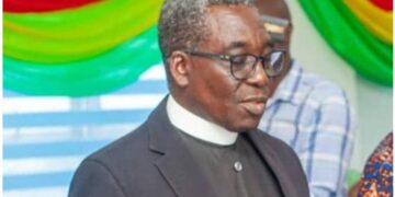 Apostle Samuel Otu Appiah commends President Mahama during Ahafo visit