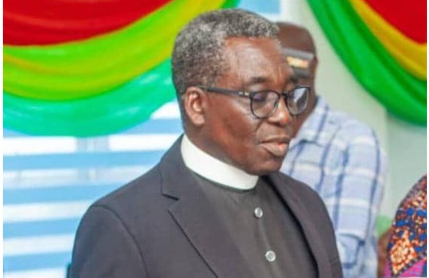 Apostle Samuel Otu Appiah commends President Mahama during Ahafo visit