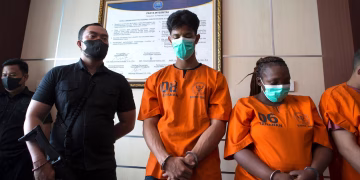 Indonesia arrests 2 foreigners for smuggling cocaine to Bali