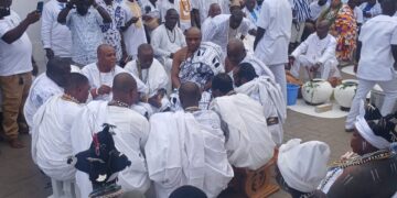 La Shikitele Nii Adjei Koofeh IV mourns Omane Boamah and others during Homowo season