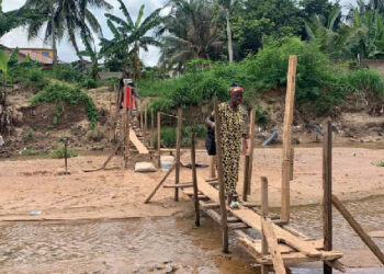 Kasapin Residents Cry for Urgent Repair of Deathtrap Wooden Bridge