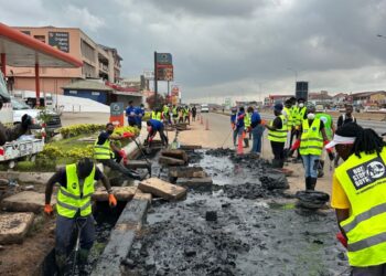 Buzstop Boys Lead Three-Day Clean Carnival Along the Lapaz Akweteyman Stretch