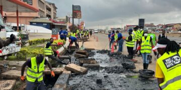 Buzstop Boys Lead Three-Day Clean Carnival Along the Lapaz Akweteyman Stretch