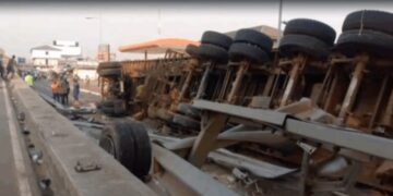 Truck overturns near Circle overhead, causes heavy traffic; no injuries reported