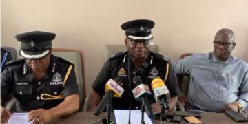 A/R: Five arrested as police seize 315 packs of tramadol and “royal” at Tweapease barrier