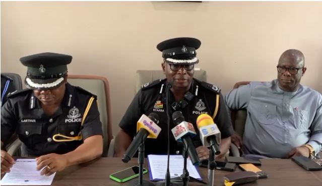 A/R: Five arrested as police seize 315 packs of tramadol and “royal” at Tweapease barrier