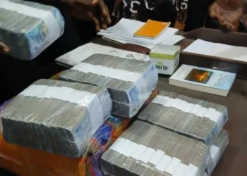 Police return GHC85,000 found on Techiman-Kumasi highway to owner