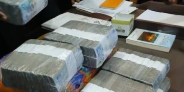 Police return GHC85,000 found on Techiman-Kumasi highway to owner