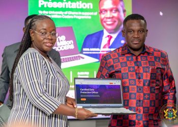 Ministry of Communication donates 2,000 laptops to University of Ghana